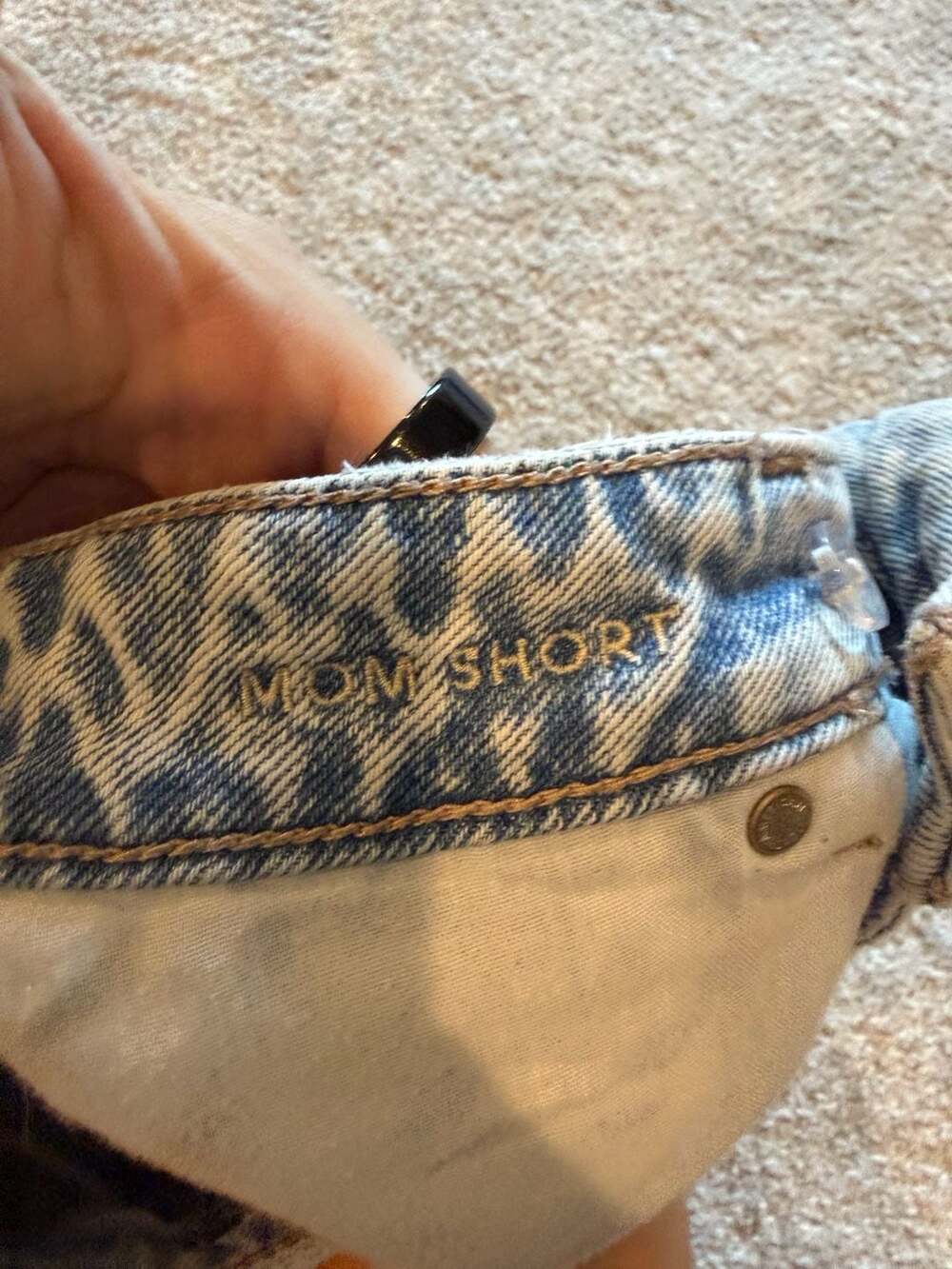 American Eagle Mom Short Light Wash Distressed Denim Size 0